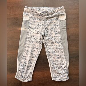 Athleta Gray Marble Capri Leggings